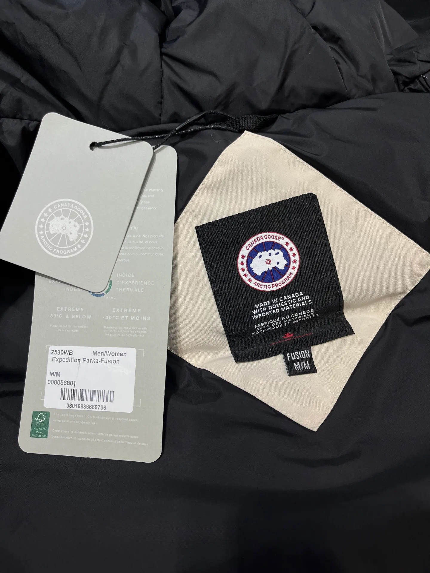 P840 Canada Goose Canada Goose #Expedition03 Parker, a treasure of Canadian origin! Limited supply worldwide! Canada Goose Model 03 is a top-notch couple model. The polar cold-proof outdoor series fur collar detachable hooded parka down jacket is the first Goose in 2024. I hope my friends will like it. Peak quality. I hope everyone can identify it together! The most popular cool items of the Big Goose family in 2024 are online. The same popular product of Yi Yang Qianxi is said to be a joint limited edition Big Goose that cannot be bought in autumn and winter. If you dislike the sameness of the Big Goose in the past, then this model will definitely give you a different experience! This year's most powerful couple's collection for autumn and winter is online, a top-notch luxurious ready-to-wear style, paired with an outdoor warm down jacket with great style and charm! The most standard and classic items of the Daye family in the past two years are equipped with unique reflective stripes for embellishment, which further shows the high-end fashion performance effect. With the embellishment of hardware buckles, it has excellent performance effect. The upper body is clean, simple and elegant, even for urban leisure. It is suitable for various occasions. Designed with large pockets, this model has a large capacity and is equipped with reflective stripes, making it safer at night. It is suitable for various adventure activities. It is made of windproof and waterproof technical materials. The interior is filled with full white duck down, which is absolutely cold-proof and warm. It also has a stand-up collar design and fine fluff at the collar, with meticulous attention to detail! The charm of this model is also more spiritual, and the upper body has more temperament and specifications. It perfectly shows the ultra-high standard of fashionable performance of this model, integrating outdoor and life, and you can even create high-street wear! The most pinnacle limited-edition goose that we have presented so far, both in terms of design and detailed materials, it is completely outstanding. The grand and evergreen version design is matched with cool reflective elements. The overall appearance can be said to be quite high, and it has that kind of powerful outdoor performance! It combines high-end casual attributes with high-street style. It is high-grade, domineering, warm, and beautiful. The visibility of the upper body is quite strong, and the configuration of the owl element is highly brand-recognizable. It fully complements the overall brand performance and visual effects, and also has the high-end sense of fashion and fashionable performance. It is a must-buy product because it is the most awesome down brand on the planet and one of Canada's three national treasure brands. It is also a sentimental down luxury brand. In the field of polar cold-proof clothing, Goose has made an irreplaceable contribution... Size: xs s m l xl